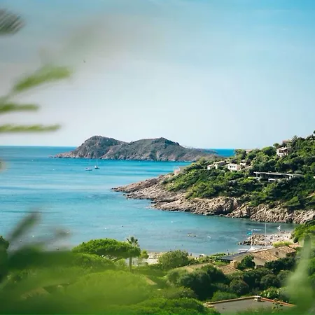 A Dans Le Golfe De St Tropez - Avec Piscine Privative A Pied Grimaud
