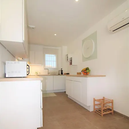 A Dans Le Golfe De St Tropez - Avec Piscine Privative A Pied