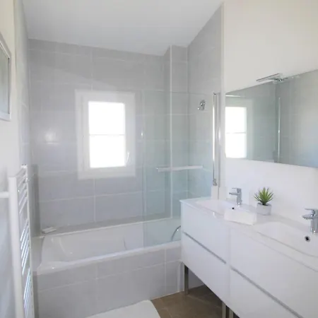 A Dans Le Golfe De St Tropez - Avec Piscine Privative A Pied 别墅 格里莫